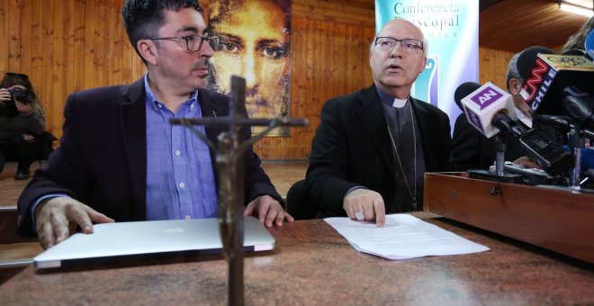 Los 34 obispos que encabezan la Iglesia católica chilena pidieron perdón a las víctimas de abusos sexuales cometidos por miembros del clero. / EFE