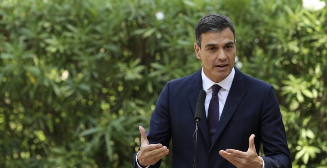 El presidente del Gobierno,Pedro Sánchez, durante su comparecencia ante los medios en el Palacio de Marivent tras su primer despacho de verano como presidente del Gobierno con Felipe VI.EFE/Ballesteros