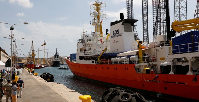 El buque Aquarius atraca en La Valleta. REUTERS/Darrin Zammit Lupi