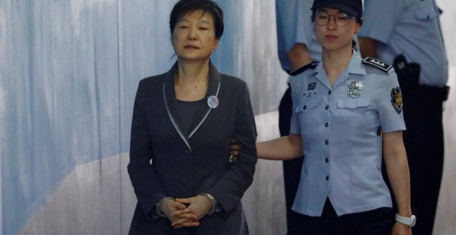 La expresidenta de Corea del Sur, Park Geun-hye, condenada a 25 años de cárcel. / Reuters