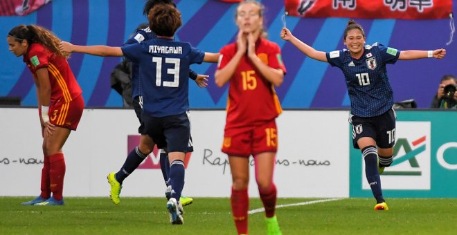 Las jugadoras de Japón celebran uno de sus goles. - AFP