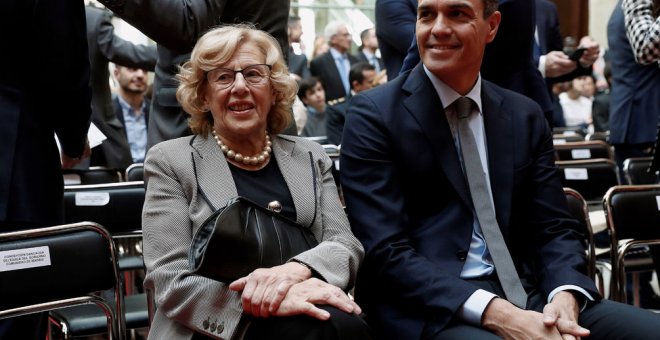 Pedro Sánchez con Manuela Carmena, en los actos del día de la Comunidad de Madrid, el pasado 2 de Mayo. EFE/Chema Moya