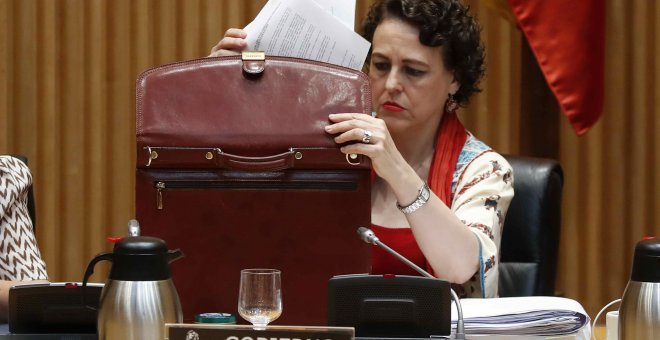 La ministra de Trabajo, Migraciones y Seguridad Social, Magdalena Valerio, al inicio de su comparecencia en el Congreso. EFE/Chema Moya