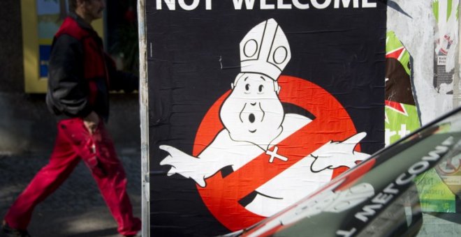 Fotografía de archivo de septiembre de 2011 de una protesta contra los abusos y la visita del Papa a Berlín. - AFP