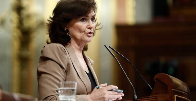 La vicepresidenta del Gobierno, Carmen Calvo, durante su intervención en el pleno celebrado hoy en el Congreso de los Diputados. EFE/Mariscal