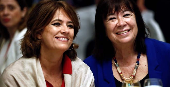 La ministra de Justicia,Dolores Delgado, y la presidenta del PSOE, Cristina Narbona, en al desayuno informativo protagonizado por el ministro de Asuntos Exteriores, Josep Borrell y organizado por Nueva Economía Fórum. EFE/Mariscal