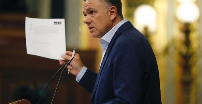 El diputado de Unidos Podemos Juan Antonio Delgado interviene en el pleno de la Cámara Baja. EFE/ J.P.Gandul