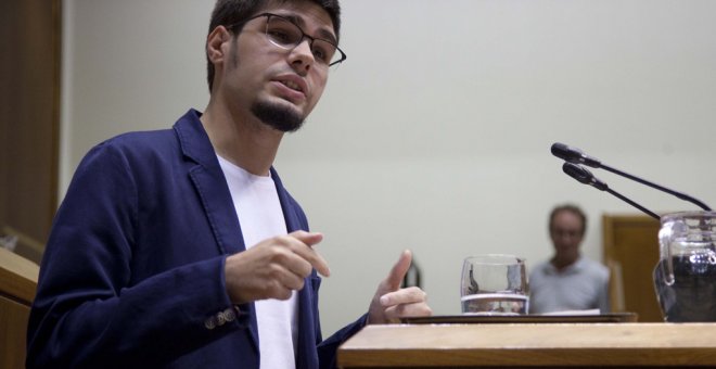 La portavoz de Elkarrin Podemos, Lander Martínez, interviene en el  Parlamento Vasco en Vitoria donde se celebra el Pleno de Política General.