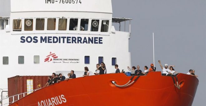 24/09/2018.- Imagen de archivo muestra al buque humanitario de las ONG SOS Méditerranée y Médicos Sin Fronteras (MSF) Aquarius mientras llega al puerto de Marsella (Francia), el 29 de junio de 2018. Los responsables del Aquarius exigieron ayer a los gobi