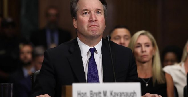 27/09/2018.- Brett Kavanaugh, el nominado por el presidente de EE.UU., Donald Trump, para el Tribunal Supremo, testifica ante la audiencia del Comité Judicial del Senado hoy, jueves 27 de septiembre de 2018, en Washington (EE.UU.). Kavanaugh respondió hoy