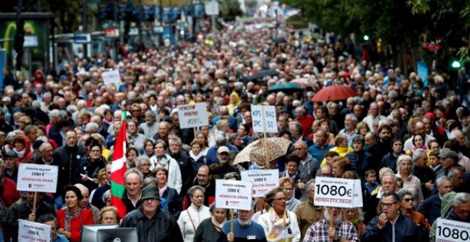 La manifestación, a su paso para el Boulevard donostiarra.- EFE