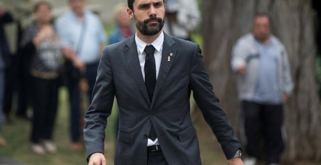 08/10/2018.- El presidente del Parlament de Cataluña, Roger Torrent, a su llegada a la ceremonia fúnebre por la muerte de la soprano Montserrat Caballé, fallecida el sábado a los 85 años de edad, que se ha celebrado en el tanatorio de Les Corts de Barcelo