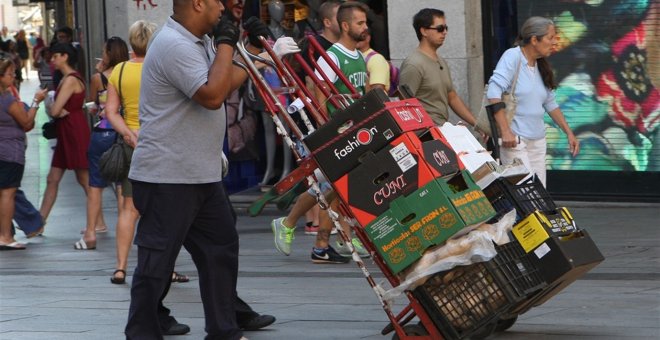 Trabajador extranjero en el centro de Madrid. E.P.