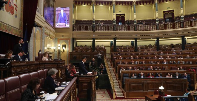 El presidente del Gobierno, Pedro Sánchez, en la tribuna del Hemiciclo, en el debate sobre la última cumbre de la UE. REUTERS/Susana Vera