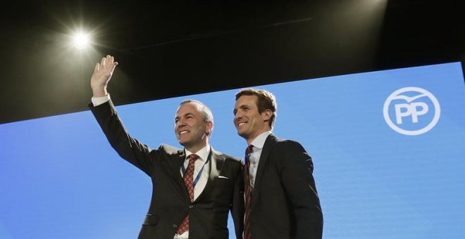 El presidente del Partido Popular, Pablo Casado, y el presidente del GPPE en el Parlamento Europeo, Manfred Weber, durante la inauguración hoy en Sevilla de la 23 Unión Interparlamentaria Popular en Sevilla.EFE/José Manuel Vidal