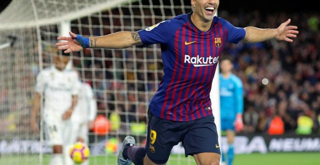 Luis Suárez celebra uno de los tres goles que ha hecho al Real Madrid en este 5-1.- EFE