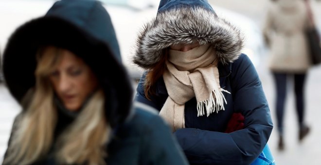 El mal tiempo continúa, sobre todo en el norte, donde además de nevar, las precipitaciones serán fuertes y persistentes. EFE/Mariscal