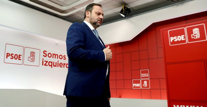 El secretario de Organización y ministro de Fomento, José Luís Abalos, durante la rueda de prensa que ofreció tras la reunión de la Comisión Ejecutiva Federal, en la sede de Ferraz. . EFE/Mariscal