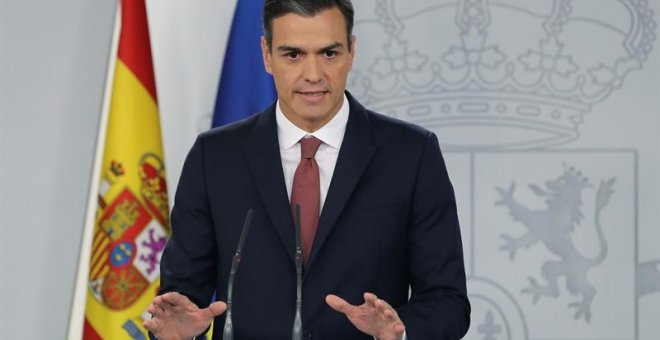 7/11/2018.-El presidente del Gobierno, Pedro Sánchez, durante la rueda de prensa que ha ofrecido hoy en el Palacio de La Moncloa en la que ha anunciado que cambiará la ley para que sea la banca y no el cliente el que deba pagar el impuesto sobre actos jur