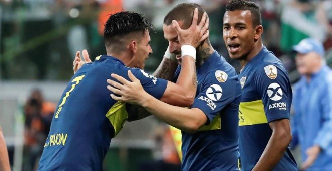 Dario Benedetto (c) de Boca Juniors celebra un gol hoy, miércoles 31 de octubre de 2018, en el partido de vuelta de semifinales de la Copa Libertadores, entre Palmeiras de Brasil y el Boca Juniors de Argentina, en el estadio Allianz Parque, de Sao Paulo (