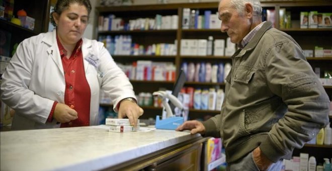 El repago farmacéutico dispara la cifra de pacientes que renuncia a los tratamientos prescritos. EFE/Archivo