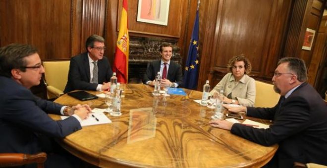 Pablo Casado (PP), Ignacio Prendes (Ciudadanos), Javier Esparza (UPN), Isidro Martínez (Foro Asturias) y Dolors Montserrat (PP). /Diego Crespo