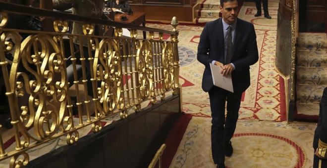 14/11/2018.-El presidente del Gobierno, Pedro Sánchez, abandona el hemicíclo durante la sesión de control al Ejecutivo que hoy tiene lugar en el Congreso de los Diputados. EFE/Ballesteros