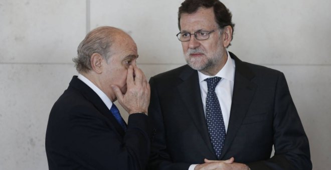 El expresidente del Gobierno Mariano Rajoy y el exministro del Interior Jorge Fernández Díaz en una imagen de archivo. EFE