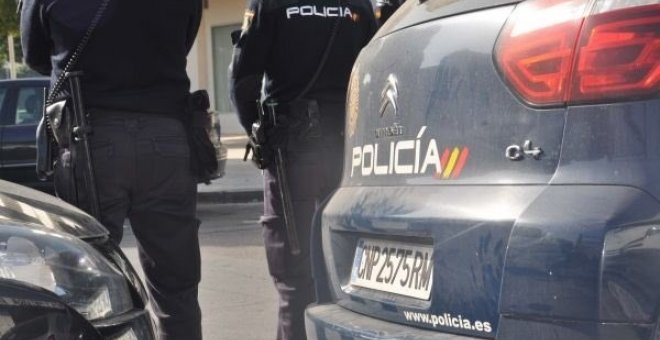 Imagen de archivo de dos agentes de policía. POLICÍA NACIONAL