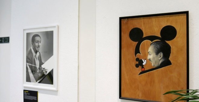 Fotografía facilitada por Walt Disney Company, de dos de las piezas de la muestra con la que se celebra el 90 cumpleaños de Mickey Mouse./EFE