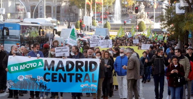 Manifestación en apoyo a Madrid Central que recorre la calle Alcalá desde la plaza de Cibeles a la Puerta del Sol. EFE/Ángel Díaz