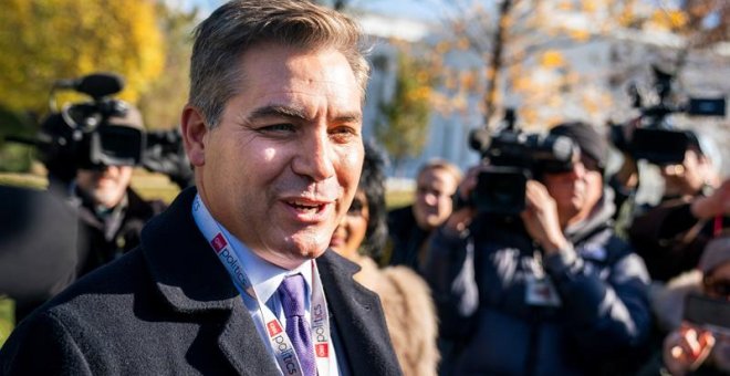 16/11/2018.- El corresponsal de la CNN en la Casa Blanca Jim Acosta vuelve a la Casa Blanca, en Washington, Estados Unidos, hoy, 16 de noviembre de 2018. Un juez de EE.UU. ordenó hoy a la Casa Blanca que devuelva la acreditación al periodista de la CNN, J