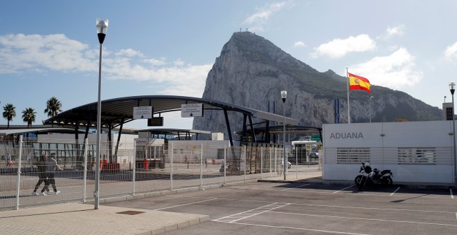 Paso fronterizo entre España y Gibraltar, en La Linea de la Concepcion. REUTERS/Jon Nazca/File Photo