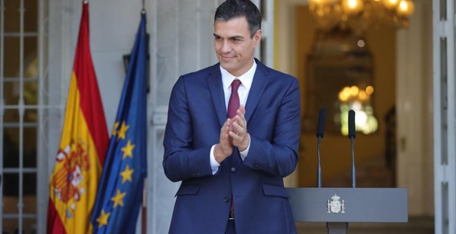 El presidente del Gobierno de España, Pedro Sánchez, aplaude después de ofrecer un discurso, hoy en La Habana (Cuba). Sánchez se encuentra en una visita oficial de dos días a la Isla. EFE/Juanjo Martín