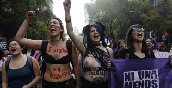 Mujeres mexicanas marchan para protestar contra el feminicidio. EFE/Archivo