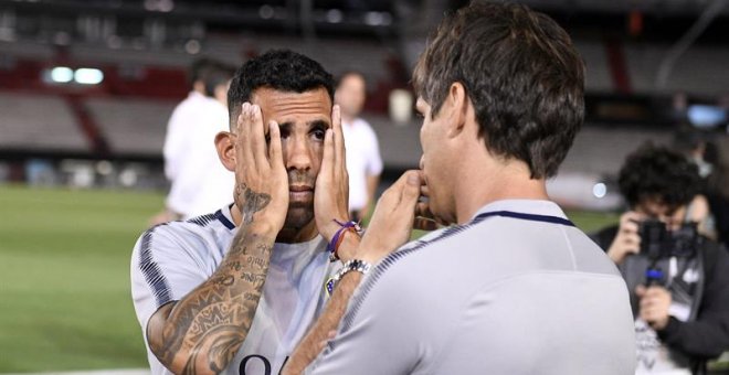 El futbolista Carlos Tevez tras la suspensión de la vuelta de la final de la copa Libertadores./ EFE