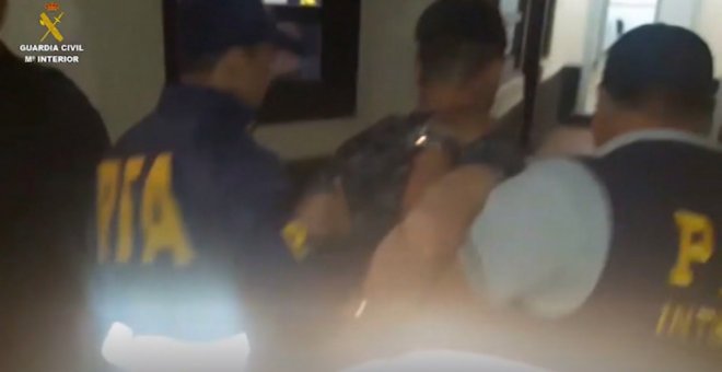 Imagen de la detención en Argentina del presunto asesino de una mujer en Borriol, Castellón.- GUARDIA CIVIL