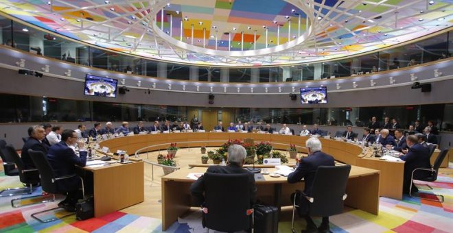 La primera ministra británica, Theresa May, a su llegada a una rueda de prensa tras la cumbre de los Veintisiete celebrada en Bruselas (Bélgica) hoy, 25 de noviembre de 2018. Los veintisiete países que permanecerán en la Unión Europea (UE) tras el "brexi