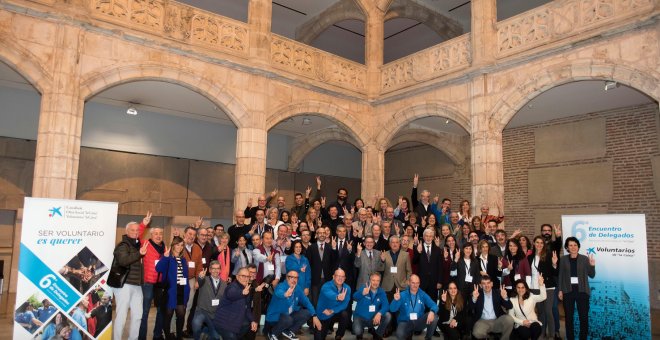 Jaume Giró con los delegados de los Voluntarios de la Fundación la Caixa.