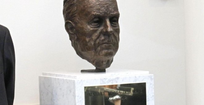 Busto de Fraga en el Senado