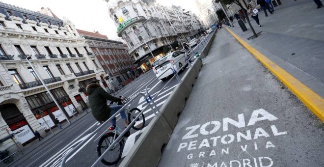 Vista de la zona peatonal en la Gran Vía de Madrid.- EFE