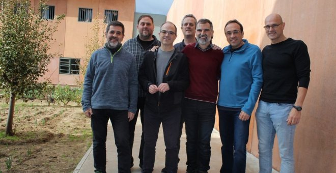 Els líders independentistes Jordi Sànchez, Oriol Junqueras, Jordi Turull, Joaquim Forn, Jordi Cuixart, Josep Rull i Raül Romeva a la presó de Lledoners.