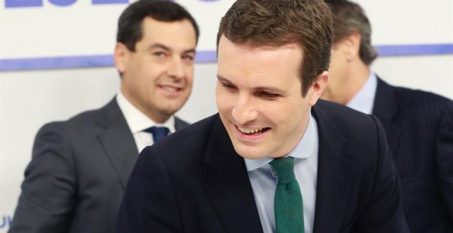 El presidente del PP, Pablo Casado, junto al candidato del PP a la Junta, Juanma Moreno. - EFE