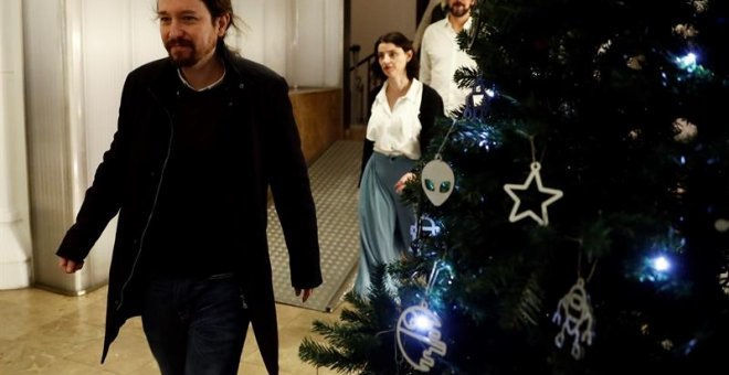 El líder de Unidos Podemos, Pablo Iglesias, y la diputada de Unidos Podemos Mar García Puig. - EFE