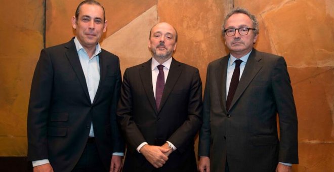 Manuel Mirat, consejero delegado de Prisa, Javier Monzón, actual vicepresidente y Manuel Polanco, presidente del grupo.