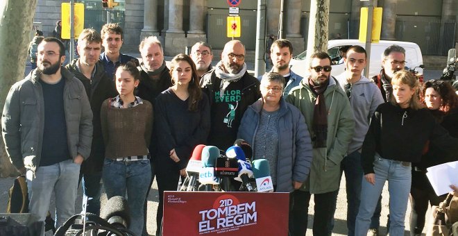 Presentación, el jueves en plena calle, de la Comissió #21D encargada de coordinar las protestas contra el Consejo de Ministros en la Llotja de Mar, con la participación de de entidades y colectivos independentistas.