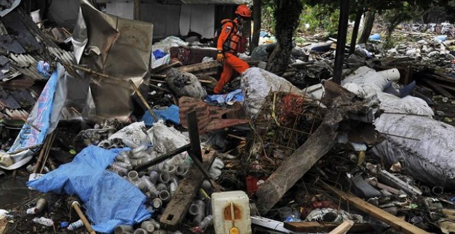 Los equipos de rescate tratan de acceder a varias aldeas aún inaccesibles por carretera/REUTERS