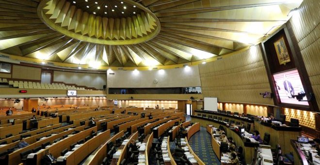 Vista general de la sala de reuniones del Parlamento en Bangkok (Tailandia).-EFE