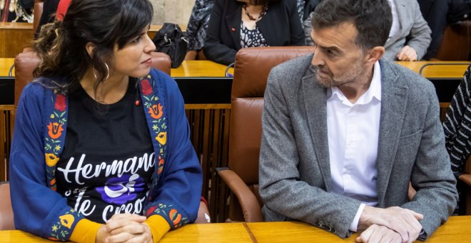 Los líderes de Adelante Andalucía, Teresa Rodríguez, y Antonio Maíllo, en el Parlamento de Andalucía durante la sesión constitutiva de la XI legislatura. EFE/Raúl Caro