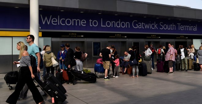 Entrada del aeropuerto londinense de Gatwick. REUTERS/Hannah McKay